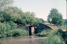 Stratford canal, split bridge south of Yarningale