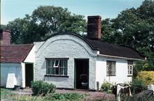 Stratford canal, Lowsonford, lock cottage,