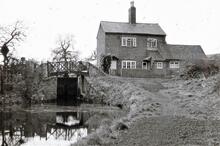 Bridge 32, Lock 7 and lock house