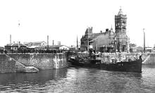 Entrance to Bute West Dock and Pierhead Building Cardiff  1924 (Ref:035009)