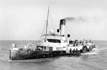  PS Shanklin approaching Ryde Pier. (Ref: 035057)