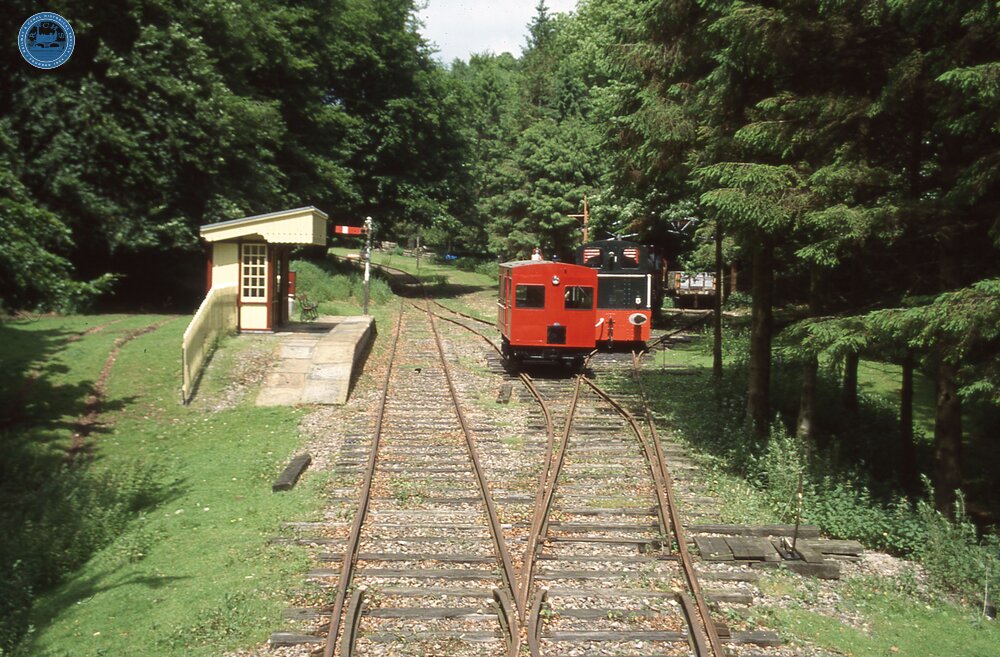 Invererinie waiting shelter; Army Baugley diesel 9112. Fawley Hill Railway 8 June 2003  (Ref 017398E