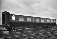 BR(E) First Class Corridor Coach (FK) No E1306  (Ref 011099)