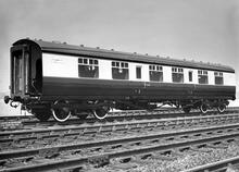 BR(E) First Class Corridor Coach (FK) No E124 (Ref: 011115)