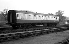 Mk 1 coach SK E25215 (corridor side). Worcester (OWW @ approx 120¾mp). 9 October 1975 (Ref 012217)