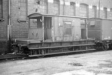 012260E 75_8_9 Rugby Brake van B950982