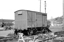 ZRO LMS van No DM509043.  Worcester 24 February 1976 (Ref: 012317E 75_9_35)