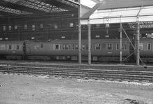 Rugby station (LEC1 @ 82m 40ch). Class 310052 EMU, MBSO coach M62077. 8 August 1975 (Ref: 012031)