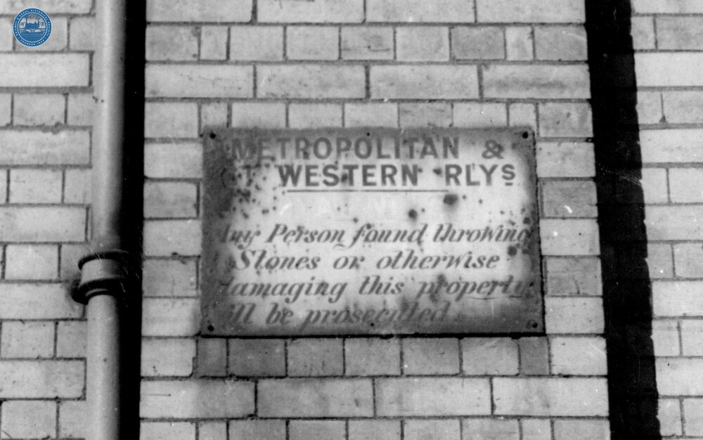 Metropolitan & Great Western Railway. "Do not damage property" Notice. Shepherds Bush (Ref: 031750)