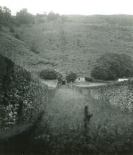 Moel-y-Faen Tramway. Hendy, the approach to the incline (10)