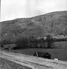Moel-y-Faen Tramway. Hendy, embankment at the foot of the incline. 04 April 1954 (8)