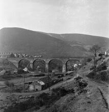 Pont-Rhyd-y-Fen aqueduct & viaduct, broad side view from West side.  April 1963