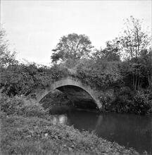 Kidwelly & Llanelly Canal & Tramroad Co. At Carway, the Pwll-y-Llygod Bridge over the Gwendraeth Fawr (detail of the south side). Location  SN.456068. October 1963 (2)