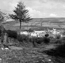 Glamorganshire Canal Railways. Dyhewyd (Maes Mawr) Tramroad.  Lower portion of Maes Mawr incline. Facing north-east at ST 102866.  April 1963 (2)