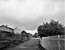 Halbeath Railway. Inverkeithing, Preston Crescent. Grid ref. NT 132828. September 1964.