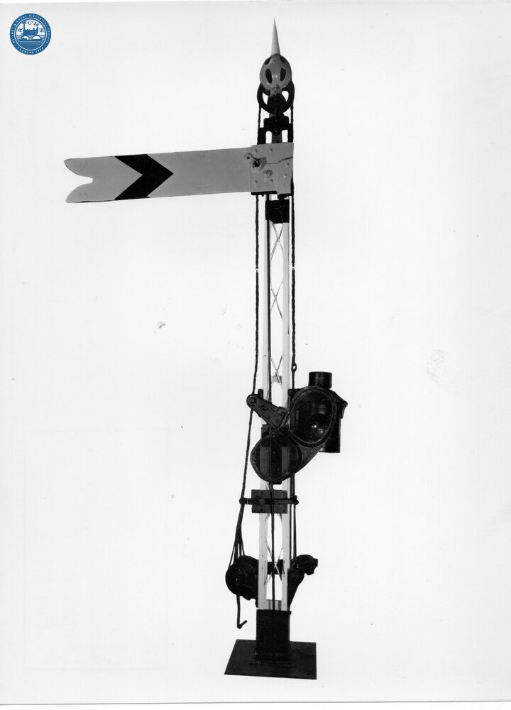 Semaphore Distant Signal from Bledlow Bucks. (PRC @ 1m 43ch) (Ref: 031607)
