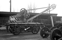 012242  GWR 1½-ton hand crane, GWR loco department ADW304, ZZO. 6 December 1975