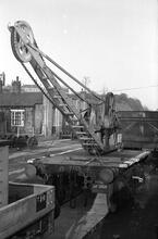 012245  GWR 1½-ton hand crane, GWR loco department ADW304, ZZO. 6 December 1975