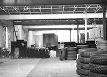 012188  Worcester. Midland Railway Goods shed (OWW @ 120m 25ch). General interior view. 8 October 1975