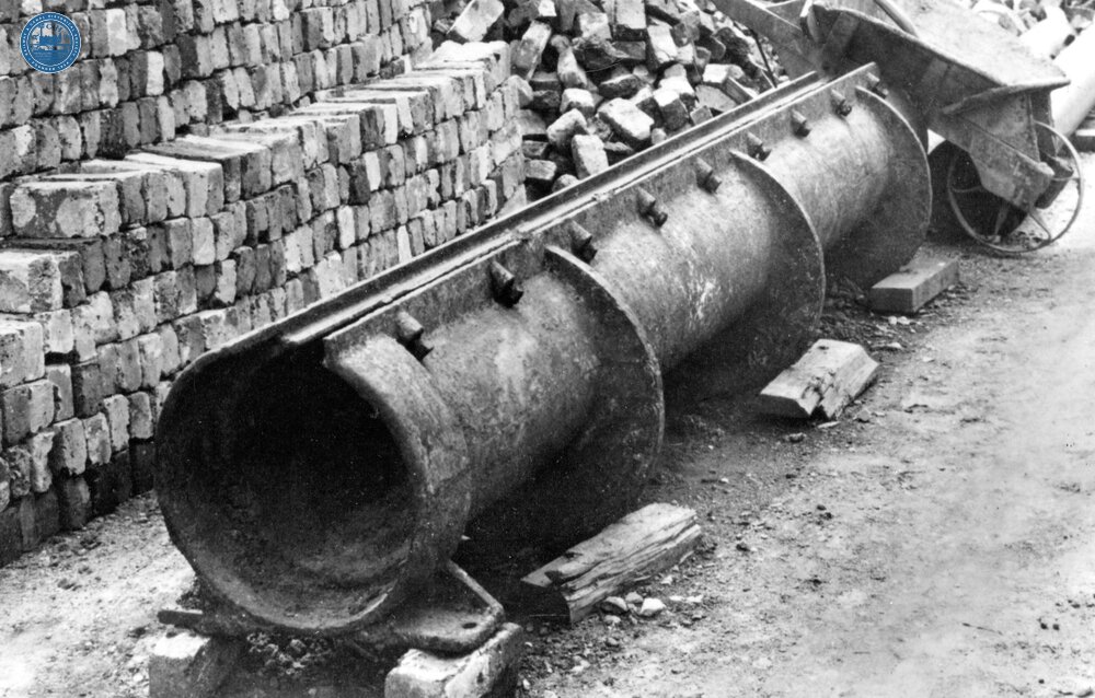 Section of London & Croydon Railway atmospheric pipe. (Ref: 011836)