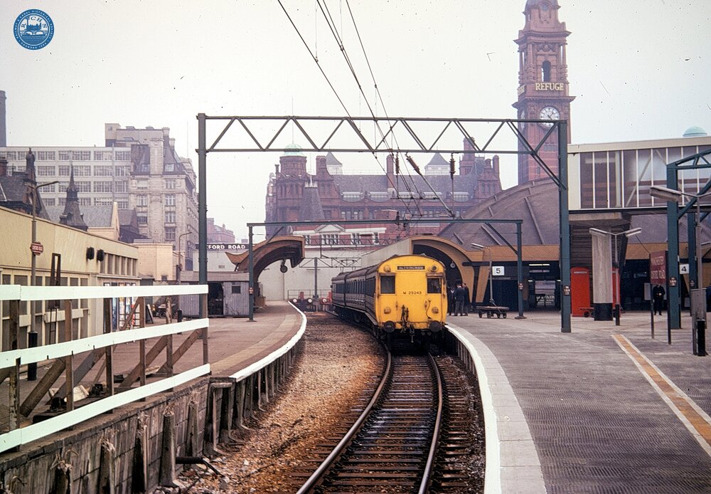 Manchester Oxford Road station (COL @ 189m 29ch). 05 May 1969