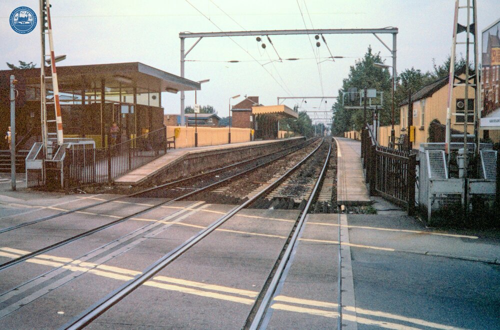 Navigation Road station (CDM1 @ 7m 25ch), looking North from level crossing. 23 August 1988