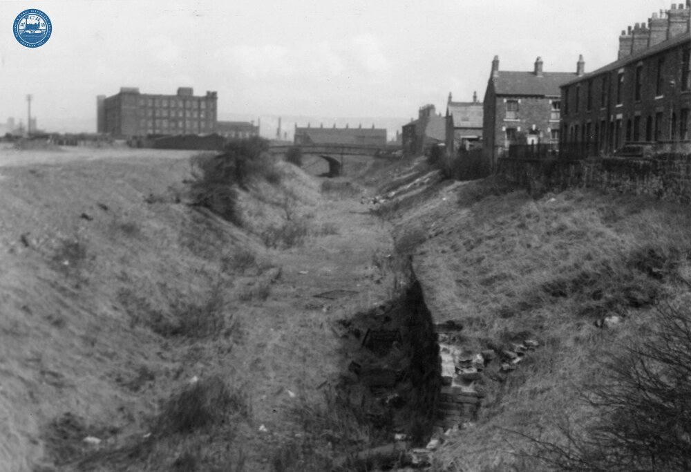 Guide Bridge. Remains of OAGBJ west to north curve from Audenshaw Jcn (GCR) to Canal Jcn. 04 April 1965