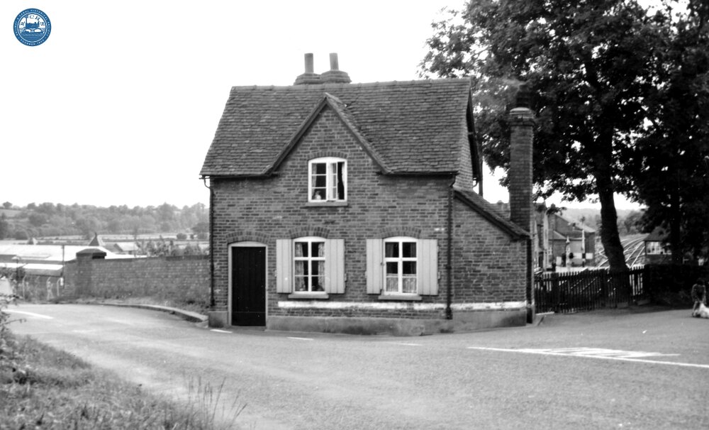 Tenbury Wells (WTW @ 5m 02ch). Harp Bank Cottage, Clee Hill Road, in Summer.