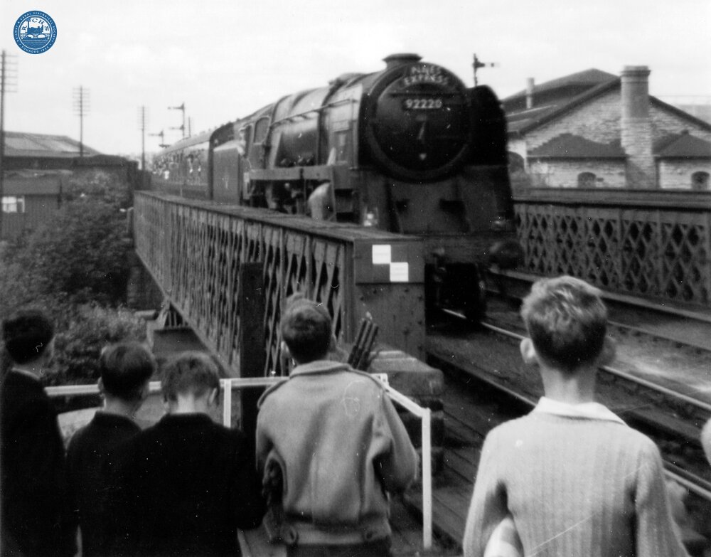 Class 9F 92220 'Evening Star' on 09.45 Bournemouth to Manchester, 'Pines Express', arriving at Bath Green Park, 8th Sep 1962 MBL 134m 60c