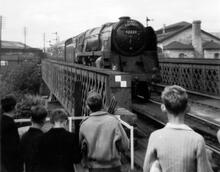 Class 9F 92220 'Evening Star' on 09.45 Bournemouth to Manchester, 'Pines Express', arriving at Bath Green Park, 8th Sep 1962 MBL 134m 60c