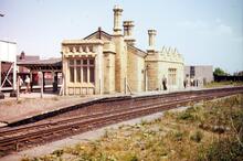 Earlestown (DSE @ 14m 58ch). Platform 3 building. 18 May 1980
