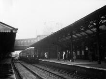 Macclesfield Hibel Road (MCH @ 9m 37ch). 04 November 1960, three days before closure.