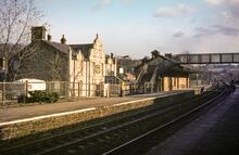Whaley Bridge station (BEJ @ 10m 04ch) and Jodrell Arms. 05 April 1986