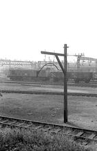 012066  Rugby (LEC1 @ approx 82m 50ch). Loading gauge on line to AEI Rugby from north end of overbridge. 8 August 1975 (Ref: 012066)
