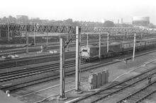 012067  Rugby (LEC1 @ approx 82m 50ch). Class 87 no. 87016 from north end of overbridge on passenger train from the northwest. 8 August 1975 (Ref: 012067)