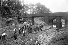 Shugborough - Trout Stream Aqueduct Bridge No. 140 (LEC2 @ 128m 55ch) Workforce clearing the lines blocked by landslip. July 1918. (Ref: 031260)