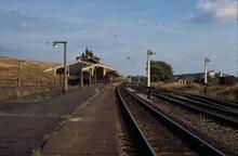 017082 Hellifield (SKW1 @ 231m 20ch). Looking South to station buildings from North end of platform. 05 September 1975 (ref. 017082)