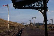 Hellifield (SKW1 @ 231m 20ch). South end of station looking towards Hellifield South Junction Signalbox. 05 September 1975 (ref. 017083)