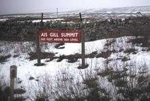 Ais Gill Summit sign (SAC @  259m 56ch). 02 February 1978