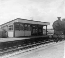 Egginton Junction station, NSR platform (NSS @ 27m 04ch), with 43881 approaching on a goods train. 14 July 1958