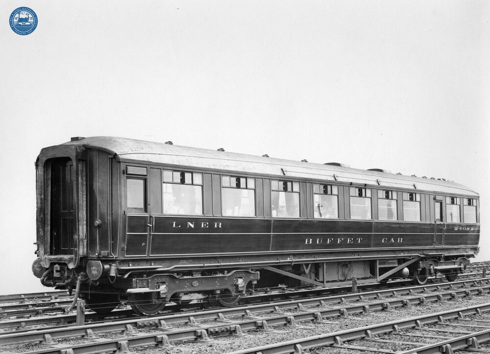 LNER Buffet Car No 24082