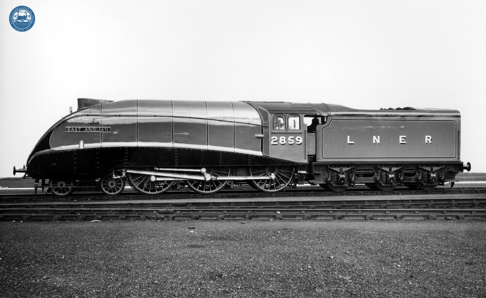 B17 Class 4-6-0 No. 2859 "East Anglian" (Ref: 010964)