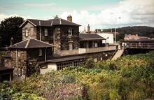 Markinch (ECN2 @ 33m 20ch). The building is on the Down platform with the tracks in a deep cutting