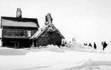 Blackfield Crossing Box. (DAE2 @ 22m 39ch) Level crossing blocked by deep snow 25 February 1941. (Ref: 031319))