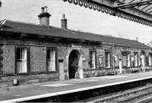 Bridlington Station (HBS @ 30m 72ch). Buildings on Platform 4. August 1970