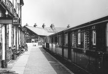 Ffestiniog Railway. Porthmadog (RFF @ 0m 00ch). Train awaiting departure