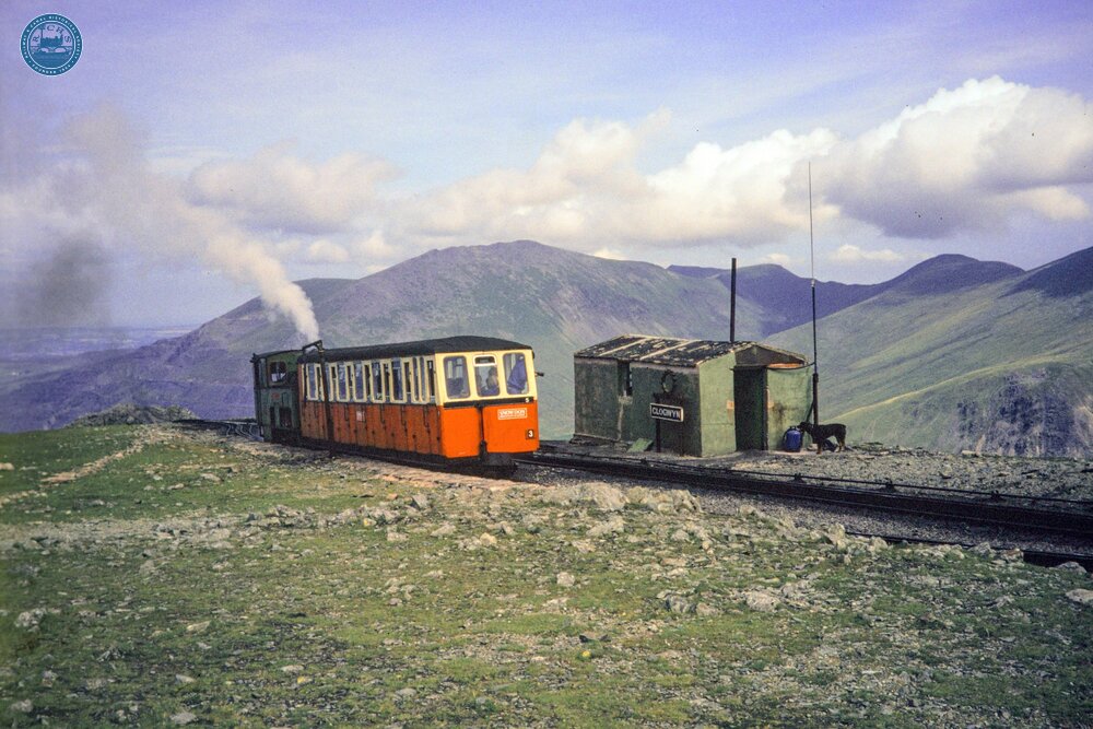 Clogwyn station (3m 29ch). Loco No. 3 and train. 05 August 1989