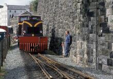 Diesel hydraulic loco "Castell Caernarfon" at Caernarfon station. May 2003   (Ref 017389E)