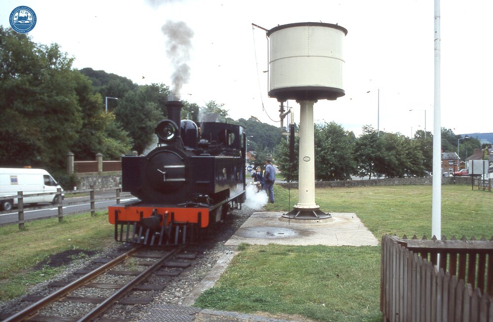 Welshpool Raven Square (1m 01ch). No 14 (2-6-2T Hunslet 1954, ex Sierra Leone Rly No 85). August 2003  (Ref 017405E)