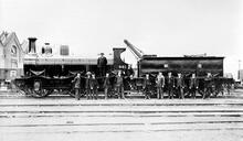 Midland Railway c.1900. Staff of Derby Works pictured in front of 700 Class  0-6-0 No. 981. (Ref: 010434)